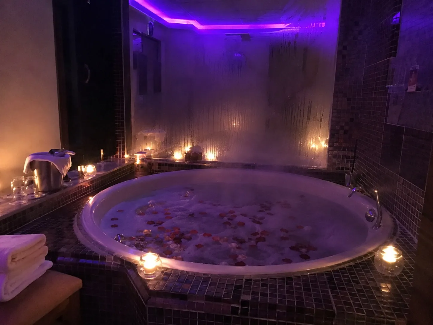 Hamam jakuzi bölümü — Lila Spa, Başakşehir misafirlerine hizmet veren salon