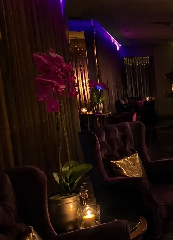 Bekleme alanı koltukları — Lila Spa, Başakşehir misafirlerine hizmet veren salon